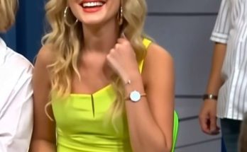 With the spotlight still on and the feed still live, one minor misstep turned into a major moment—proving that in live broadcasting, every second counts. While it may have been brief, it was enough to get the whole internet buzzing.
